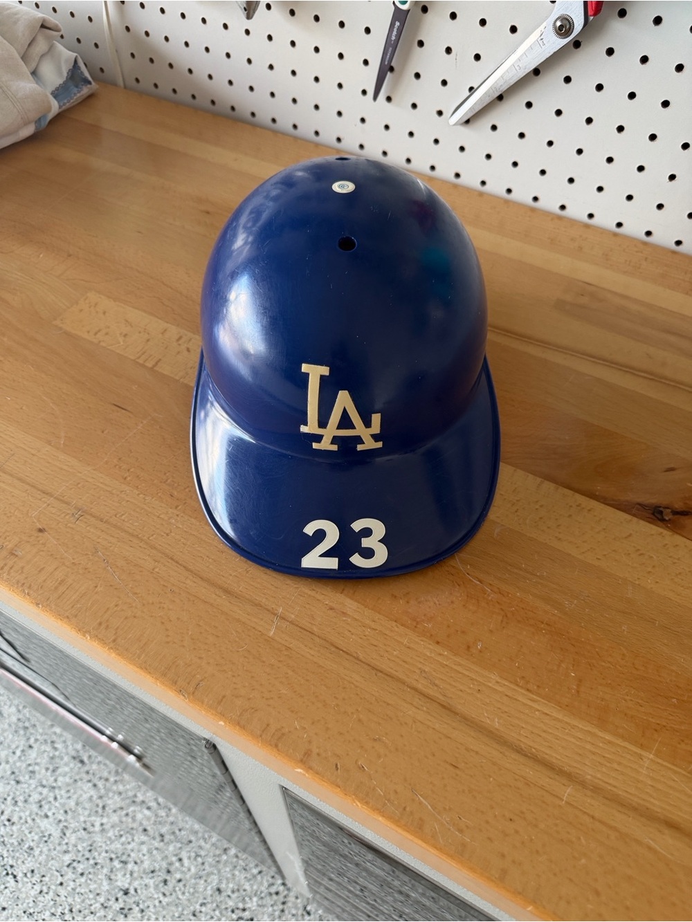 Official 1988 Los Angeles Dodgers Batting Helmet. #23 Kirk Gibson size 7  3/8